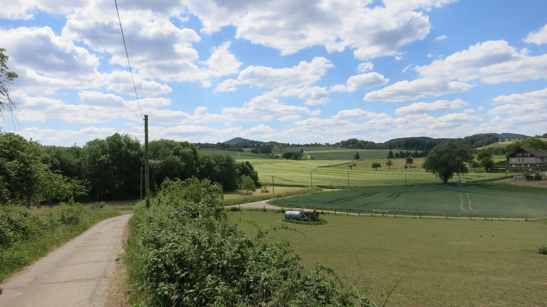 Bonn Wanderweg mit Wolken | © Holger Rüsberg