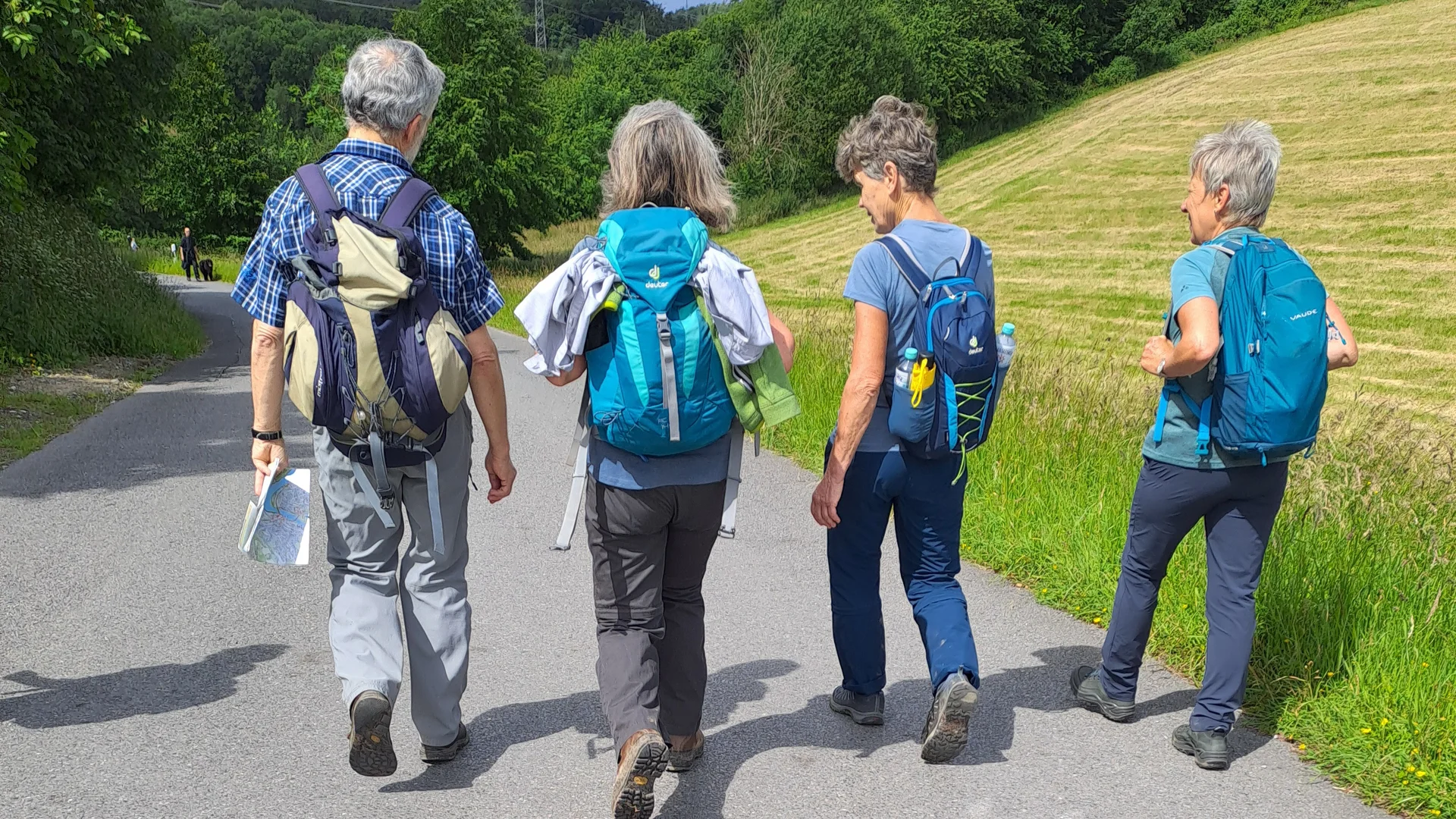 Vier WanderInnen | © Gisela Schöngraf Vier WanderInnen | © Gisela Schöngraf